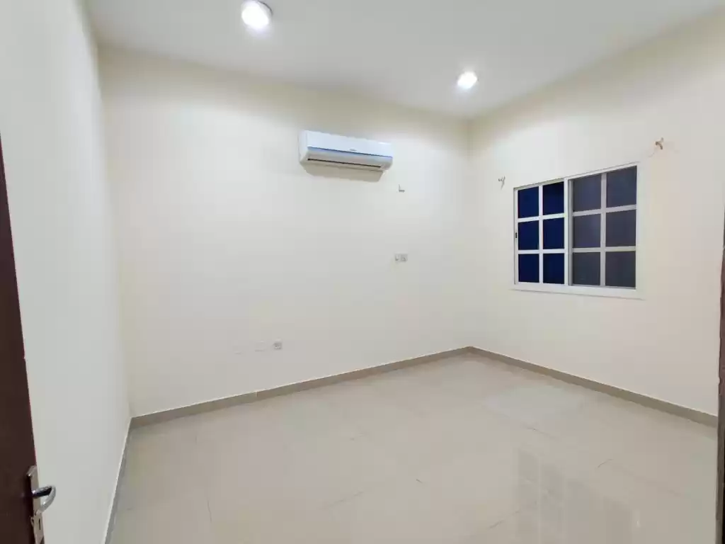 Residential Ready Property 2 Bedrooms U/F Apartment  for rent in Al Sadd , Doha #13403 - 1  image 