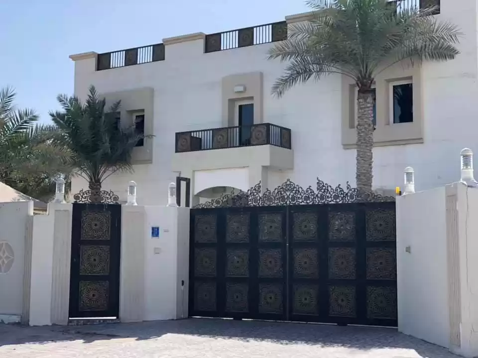 Wohn Klaar eigendom 7 Schlafzimmer U/F Alleinstehende Villa  zu vermieten in Al Sadd , Doha #13408 - 1  image 