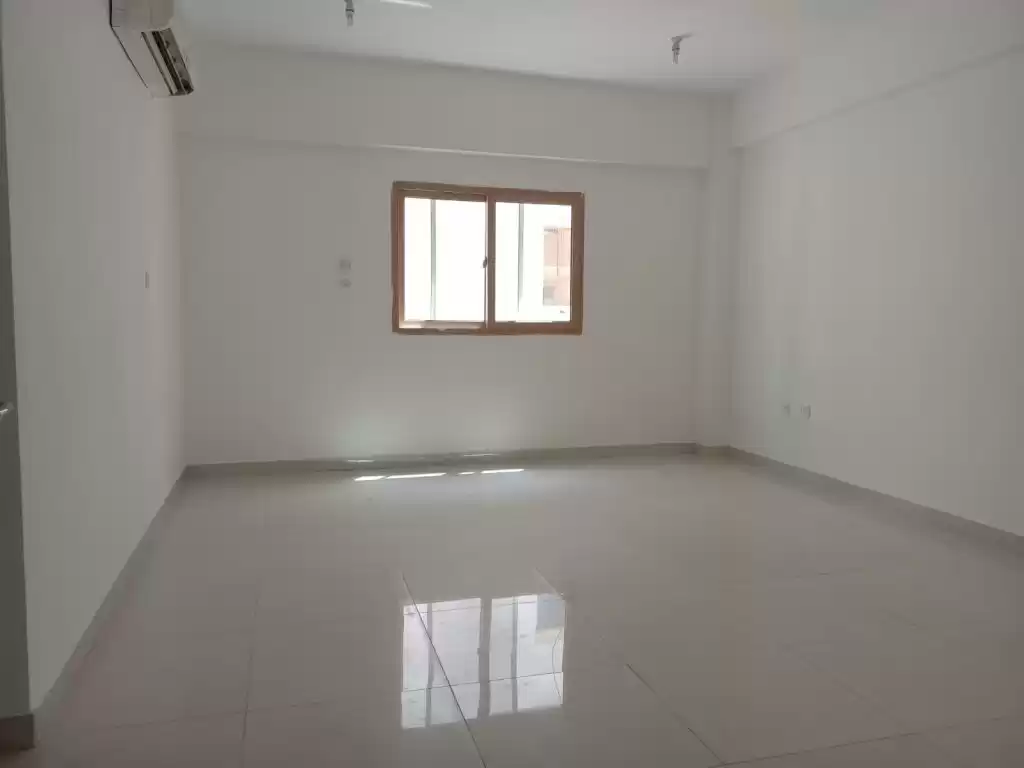 Residential Ready Property 3 Bedrooms U/F Apartment  for rent in Al Sadd , Doha #13411 - 1  image 