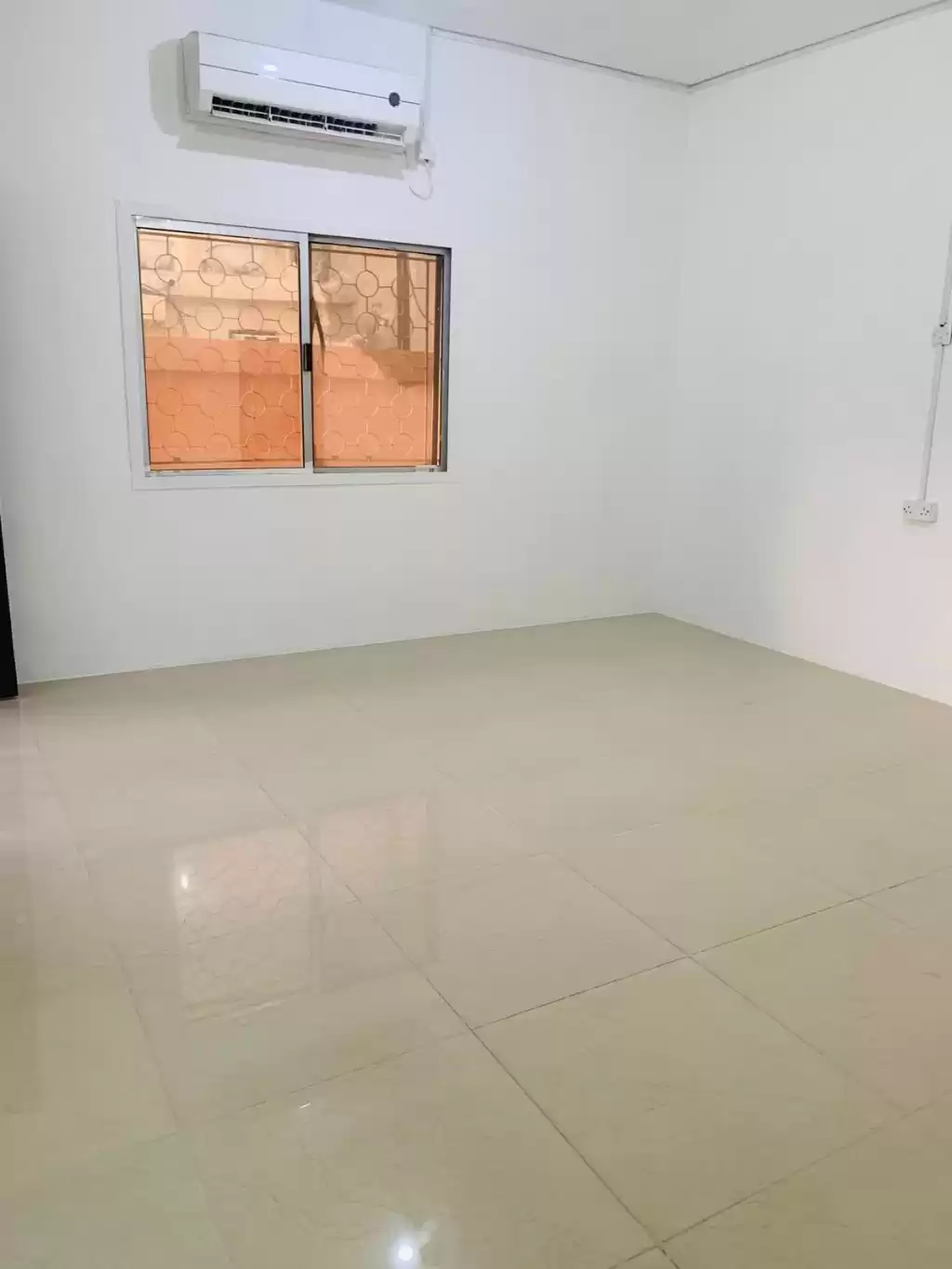 Residential Ready Property Studio U/F Apartment  for rent in Al Sadd , Doha #13416 - 1  image 