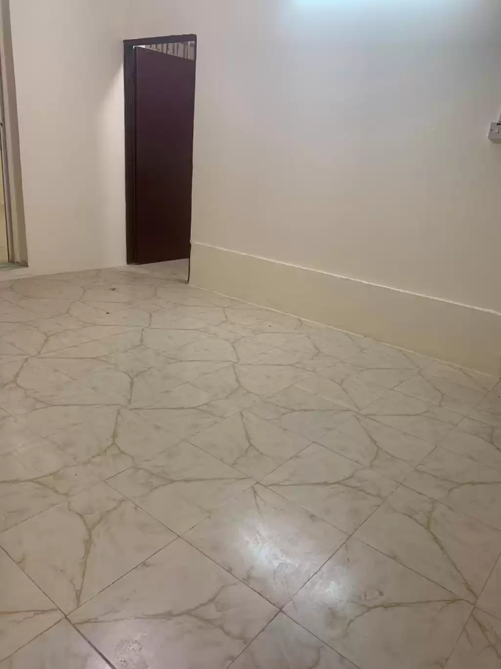 Wohn Klaar eigendom 1 Schlafzimmer U/F Wohnung  zu vermieten in Al Sadd , Doha #13417 - 1  image 