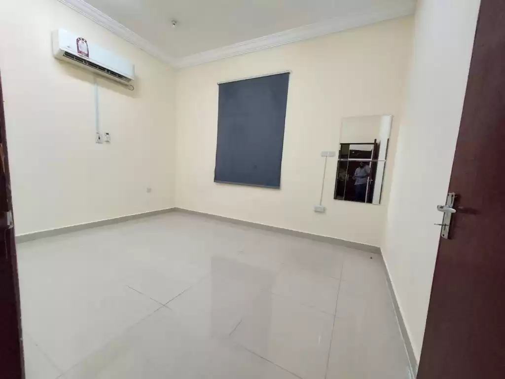 Residential Ready Property 1 Bedroom U/F Apartment  for rent in Al Sadd , Doha #13453 - 1  image 