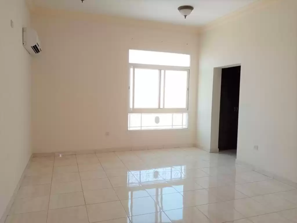 Wohn Klaar eigendom 2 Schlafzimmer U/F Wohnung  zu vermieten in Al Sadd , Doha #13464 - 1  image 