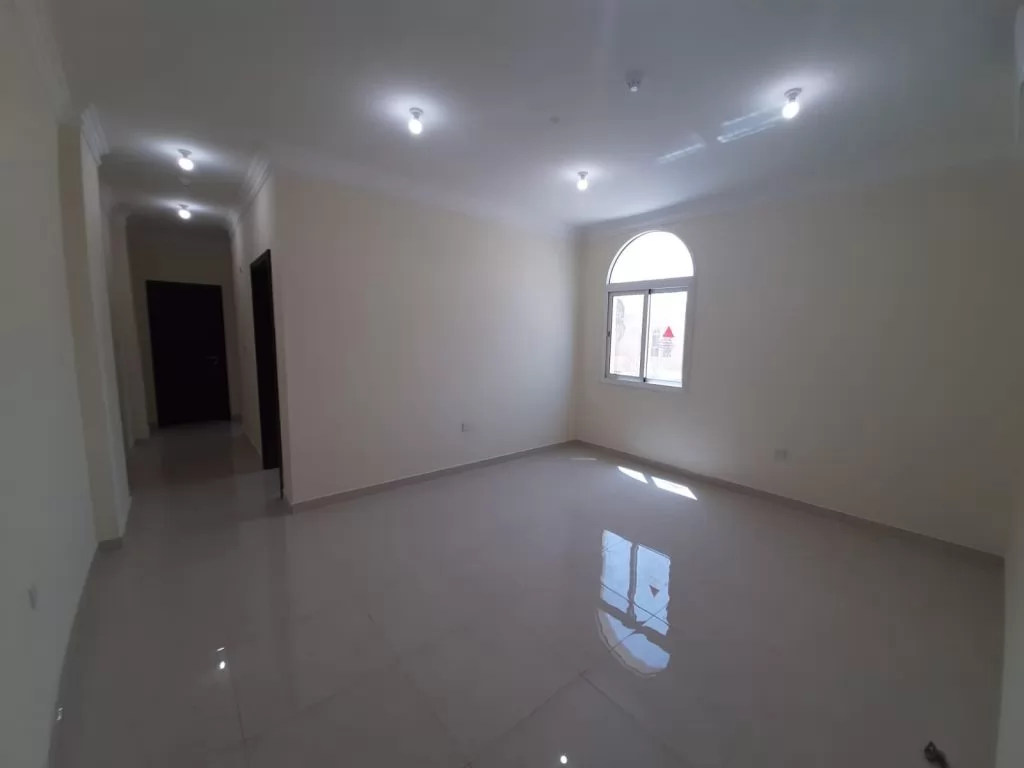 Residential Property 3 Bedrooms U/F Apartment  for rent in Al Wakrah #13466 - 1  image 