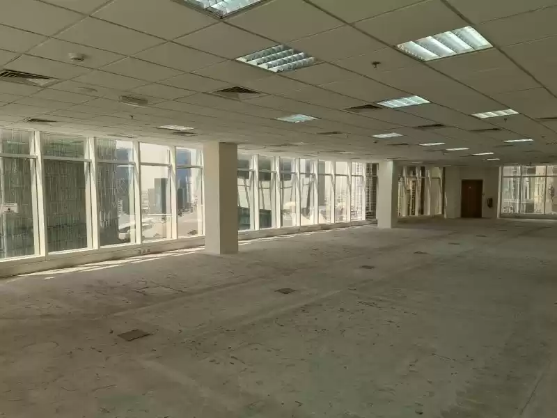Kommerziell Klaar eigendom U/F Büro  zu vermieten in Al Sadd , Doha #13470 - 1  image 
