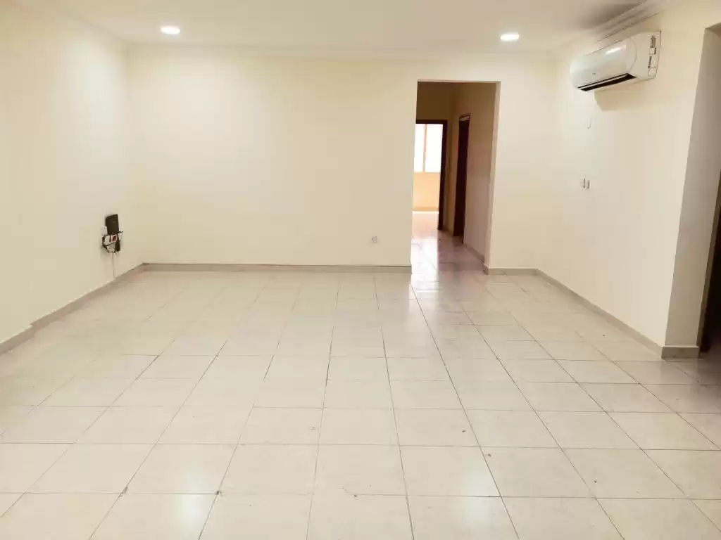 Residential Ready Property 3 Bedrooms U/F Apartment  for rent in Doha #13473 - 1  image 