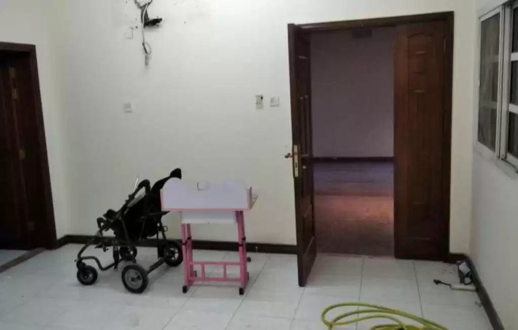 Wohn Klaar eigendom 3 Schlafzimmer U/F Wohnung  zu vermieten in Al Sadd , Doha #13476 - 1  image 