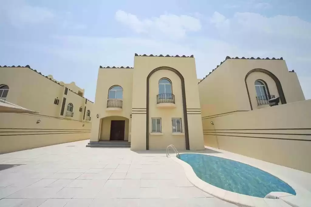 yerleşim Hazır Mülk 6 Yatak Odası S/F Müstakil Villa  kiralık içinde Al Sadd , Doha #13482 - 1  image 