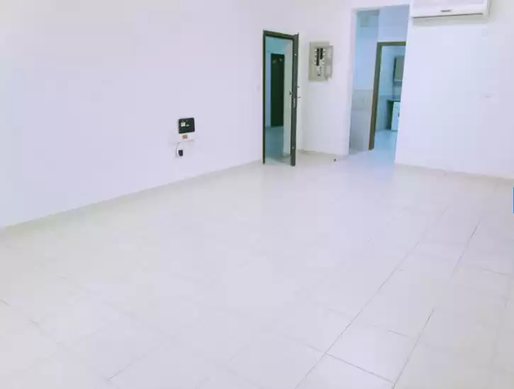 Wohn Klaar eigendom 2 Schlafzimmer U/F Wohnung  zu vermieten in Al Sadd , Doha #13500 - 1  image 