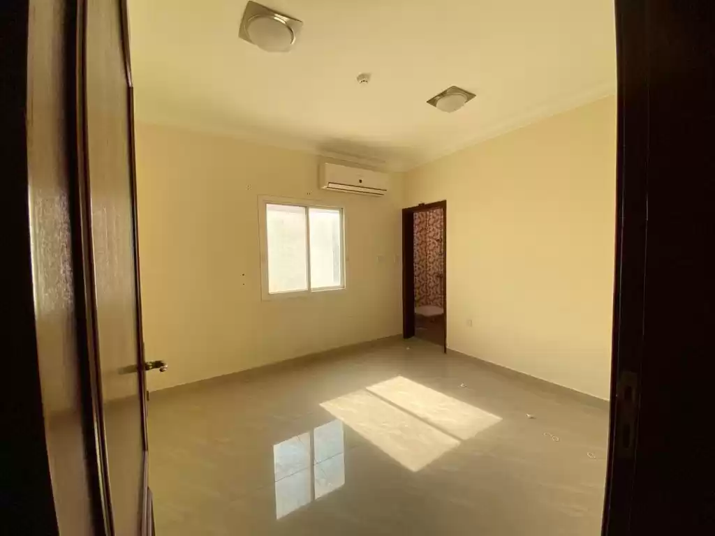 yerleşim Hazır Mülk 3 yatak odası U/F Apartman  kiralık içinde Al Sadd , Doha #13507 - 1  image 