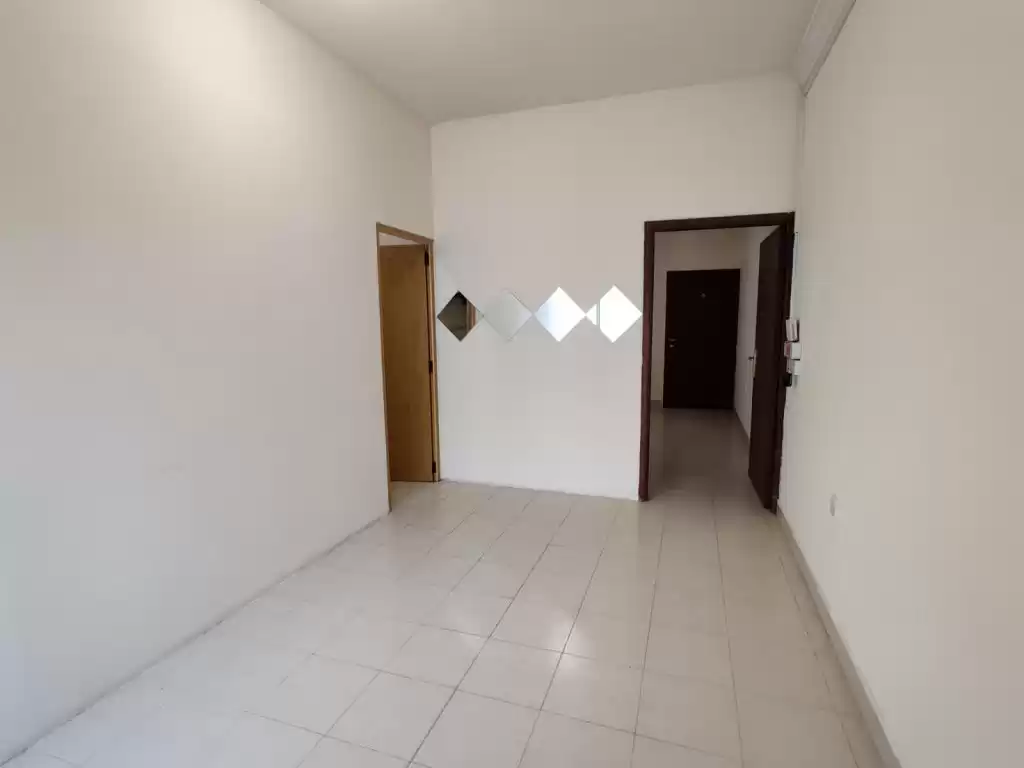 Residential Ready Property 1 Bedroom U/F Apartment  for rent in Doha #13545 - 1  image 