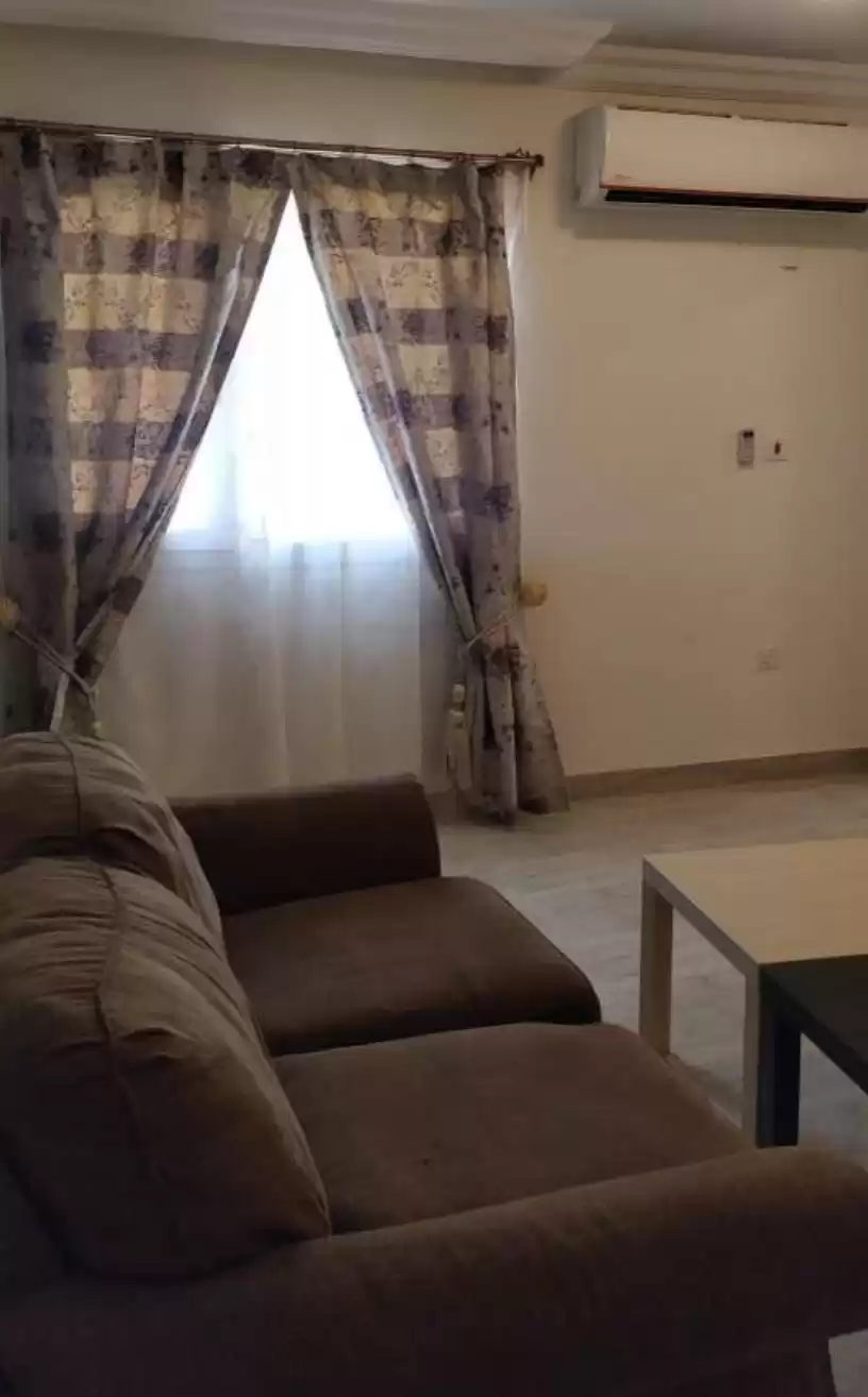 Wohn Klaar eigendom 1 Schlafzimmer U/F Wohnung  zu vermieten in Doha #13611 - 1  image 