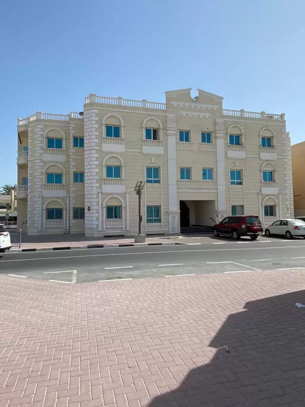 Wohn Klaar eigendom 2 Schlafzimmer U/F Wohnung  zu vermieten in Al Sadd , Doha #13640 - 1  image 