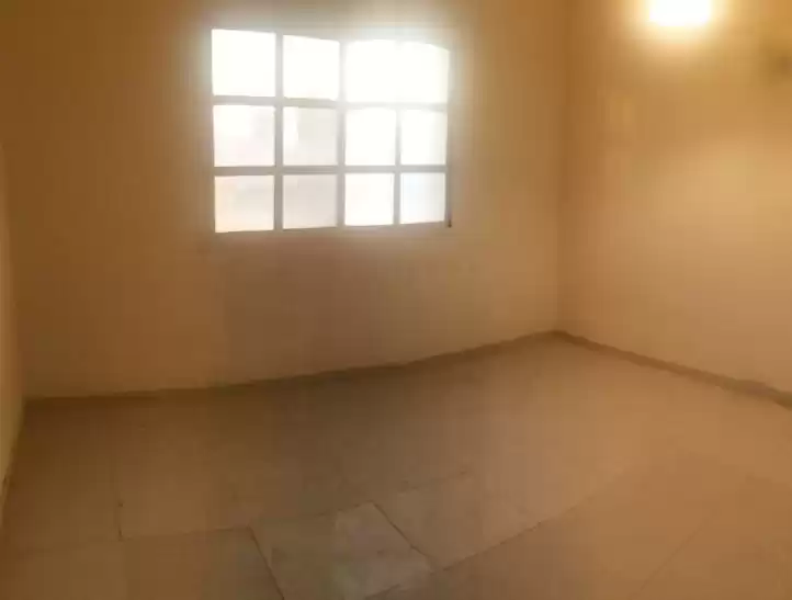 Wohn Klaar eigendom 2 Schlafzimmer U/F Wohnung  zu vermieten in Al Sadd , Doha #13645 - 1  image 