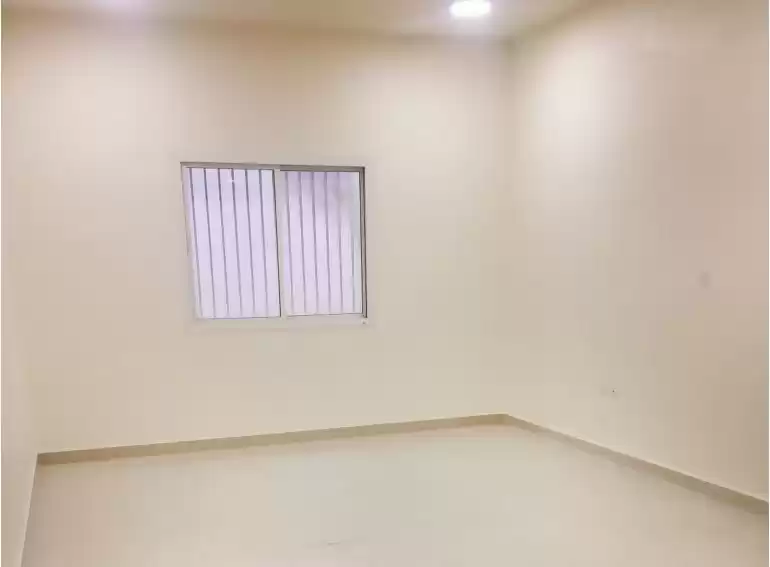 Residential Ready Property 3 Bedrooms U/F Apartment  for rent in Al Sadd , Doha #13646 - 1  image 