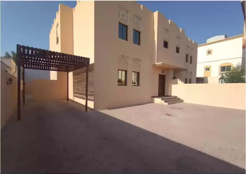 yerleşim Hazır Mülk 3 yatak odası U/F Müstakil Villa  kiralık içinde Al Sadd , Doha #13697 - 1  image 