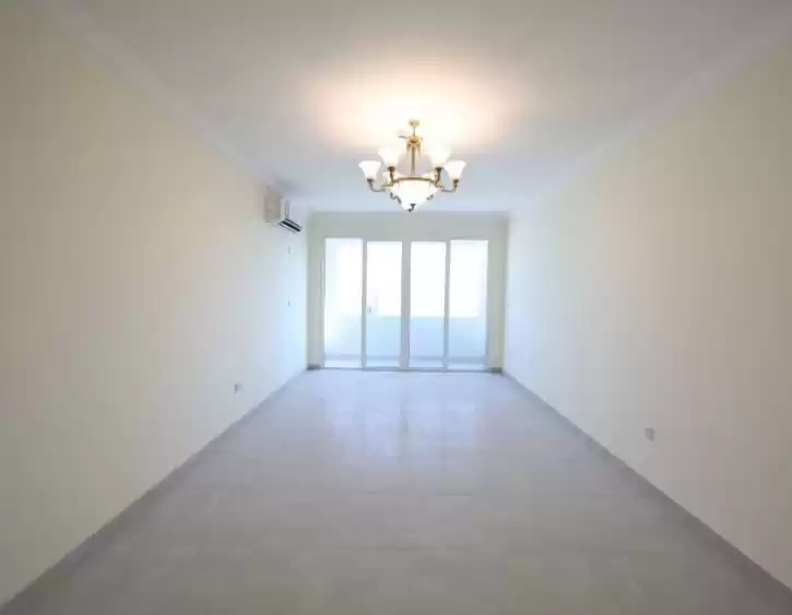 Wohn Klaar eigendom 2 Schlafzimmer U/F Wohnung  zu vermieten in Al Sadd , Doha #13701 - 1  image 