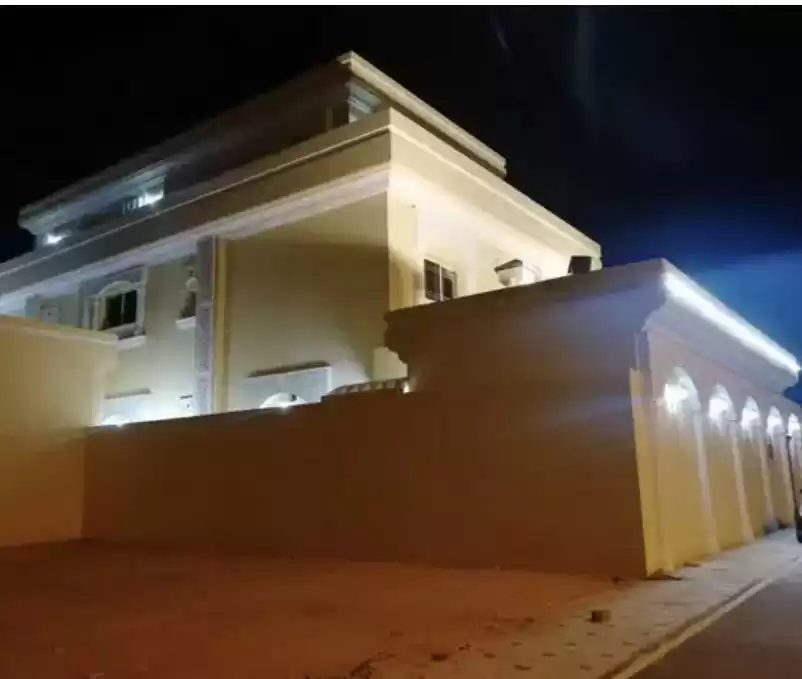 Résidentiel Propriété prête 7+ chambres U / f Villa autonome  à vendre au Al-Sadd , Doha #13719 - 1  image 
