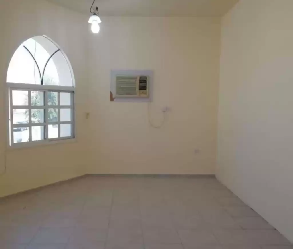 Residential Ready Property 1 Bedroom U/F Apartment  for rent in Al Sadd , Doha #13744 - 1  image 