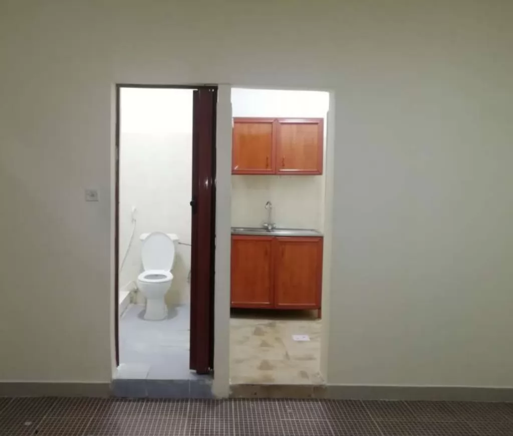 Residential Ready Property 1 Bedroom U/F Apartment  for rent in Al-Dafna , Doha-Qatar #13746 - 1  image 