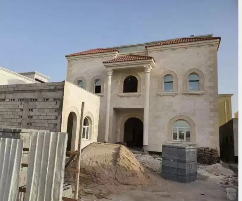 yerleşim Hazır Mülk 7 Yatak Odası U/F Müstakil Villa  satılık içinde Al Sadd , Doha #13752 - 1  image 