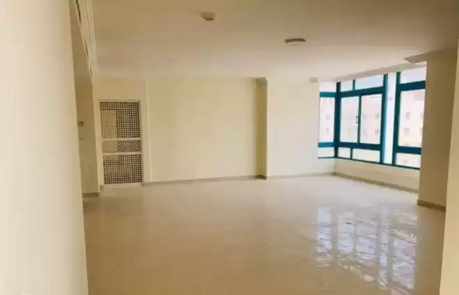 Wohn Klaar eigendom 3 Schlafzimmer U/F Wohnung  zu vermieten in Al Sadd , Doha #13769 - 1  image 