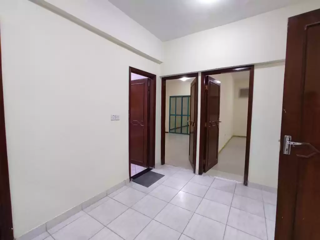 Residential Ready Property 3 Bedrooms U/F Apartment  for rent in Al Sadd , Doha #13776 - 1  image 