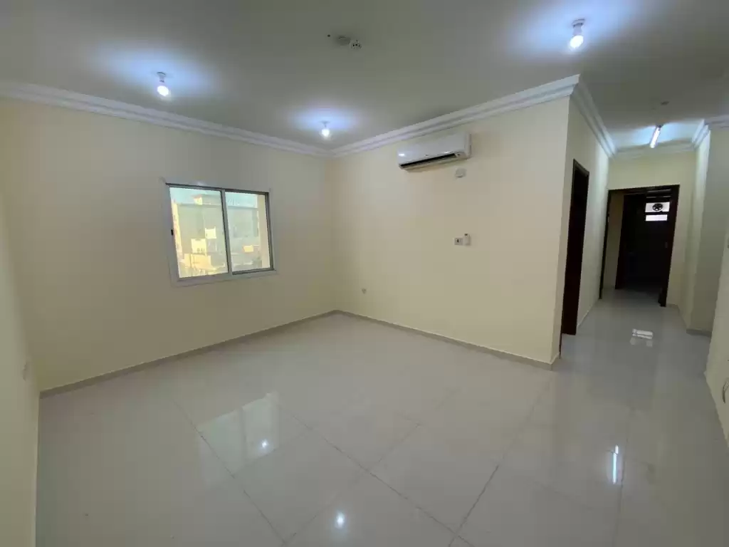 Wohn Klaar eigendom 2 Schlafzimmer U/F Wohnung  zu vermieten in Al Sadd , Doha #13783 - 1  image 