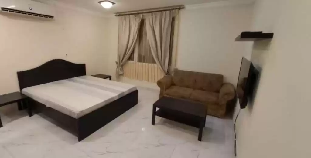 yerleşim Hazır Mülk 1 yatak odası F/F Apartman  kiralık içinde Doha #13812 - 1  image 