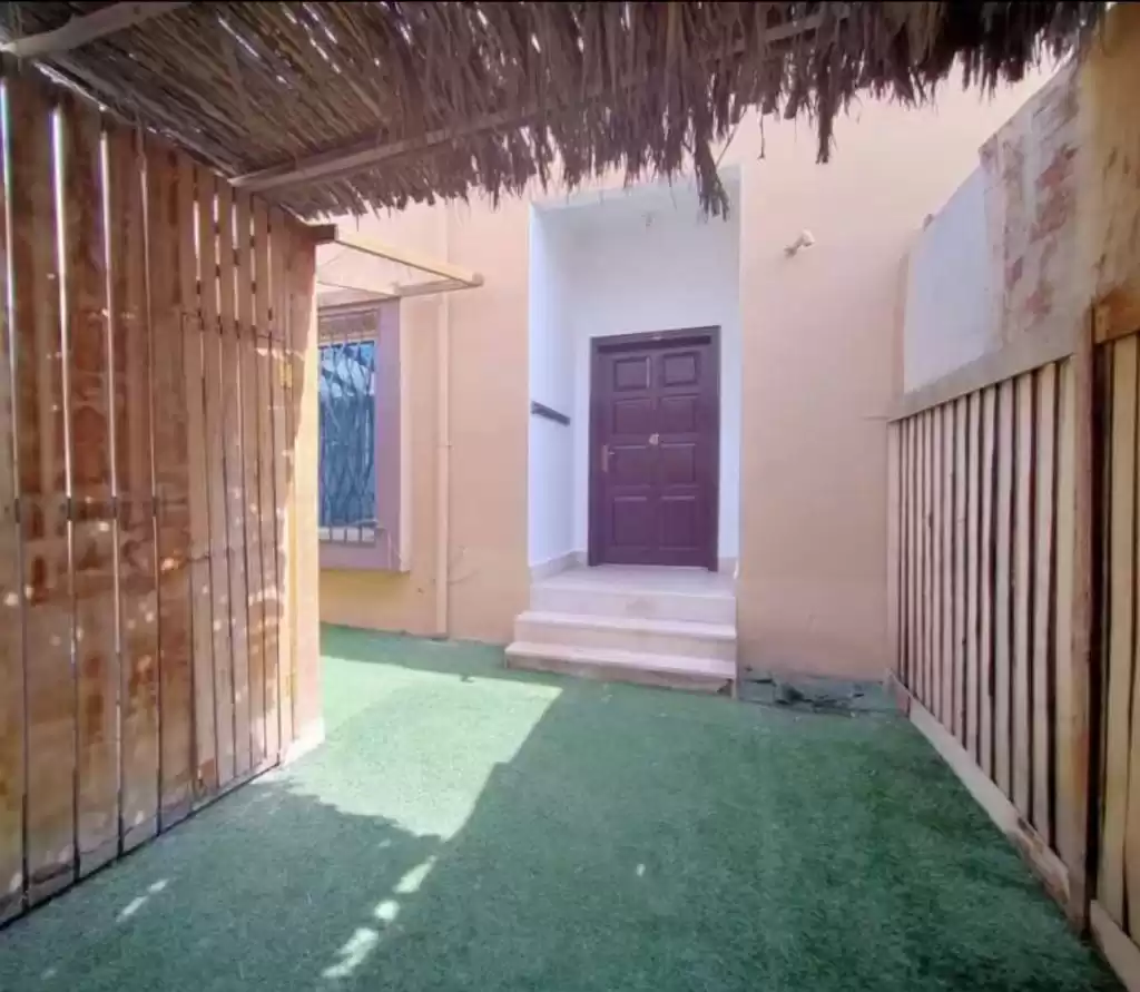 Wohn Klaar eigendom 2 Schlafzimmer F/F Wohnung  zu vermieten in Al Sadd , Doha #13852 - 1  image 