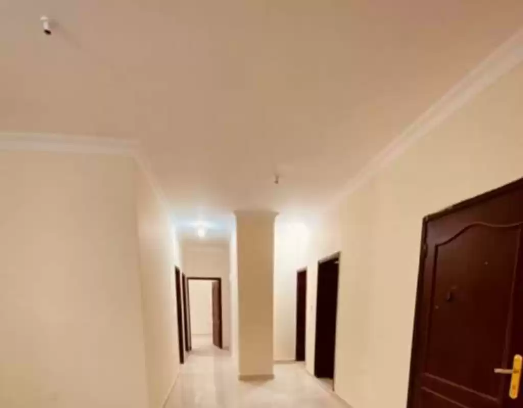 Residential Ready Property 2 Bedrooms U/F Apartment  for rent in Al Sadd , Doha #13854 - 1  image 