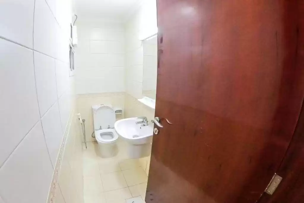 Residential Ready Property 3 Bedrooms U/F Apartment  for rent in Al Sadd , Doha #13860 - 1  image 