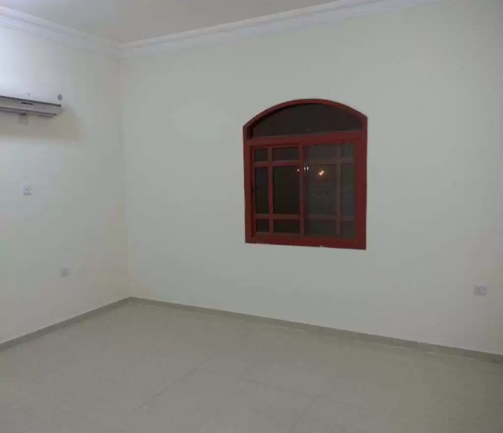 Wohn Klaar eigendom 2 Schlafzimmer U/F Wohnung  zu vermieten in Al Sadd , Doha #13864 - 1  image 