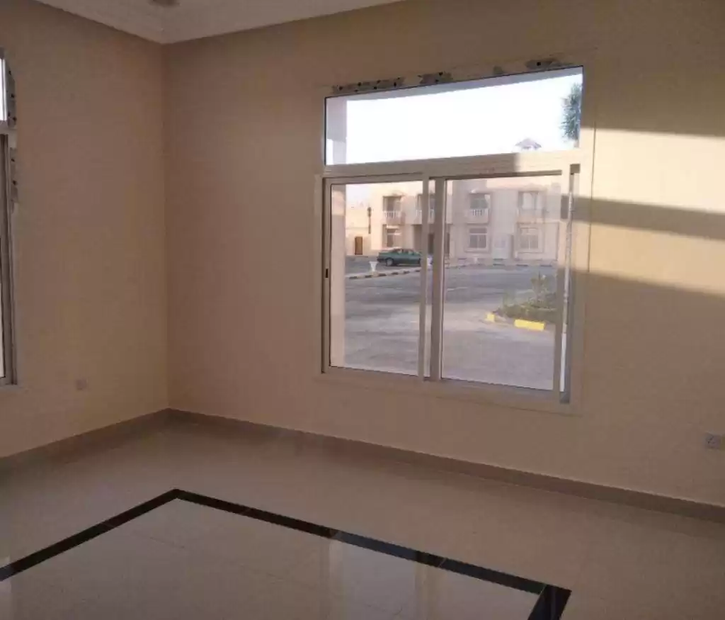 Residential Ready Property 1 Bedroom U/F Apartment  for rent in Doha #13874 - 1  image 