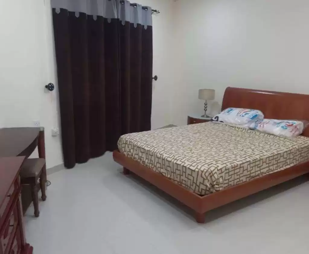 yerleşim Hazır Mülk 1 yatak odası F/F Apartman  kiralık içinde Doha #13877 - 1  image 