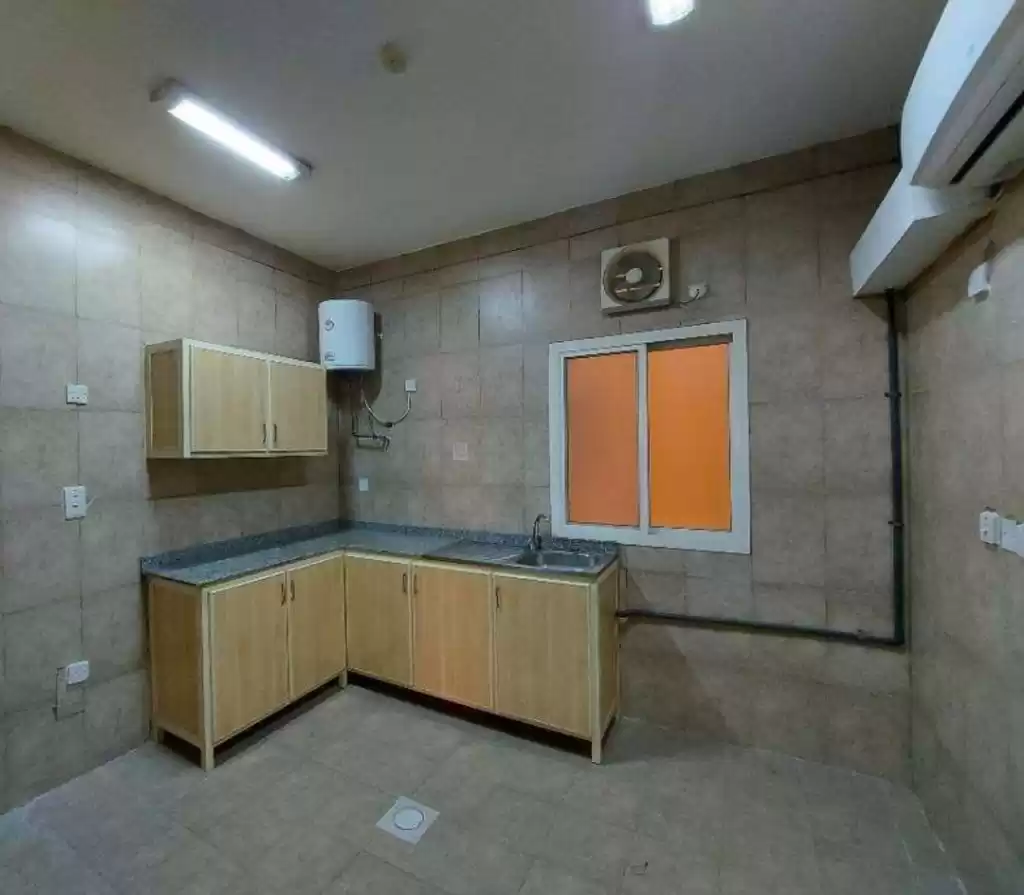 Wohn Klaar eigendom 2 Schlafzimmer U/F Wohnung  zu vermieten in Al Sadd , Doha #13878 - 1  image 