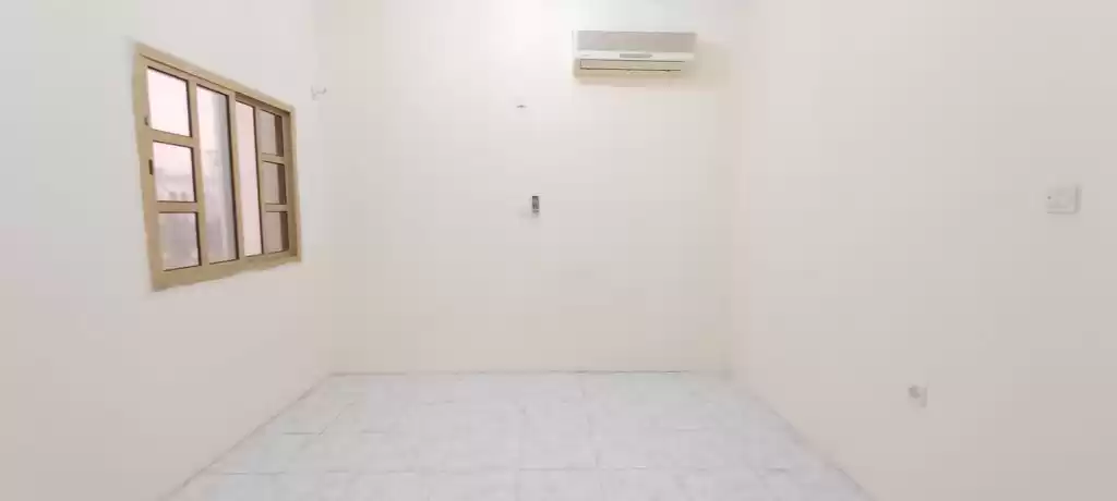 Residential Ready Property 2 Bedrooms U/F Apartment  for rent in Al Sadd , Doha #13887 - 1  image 