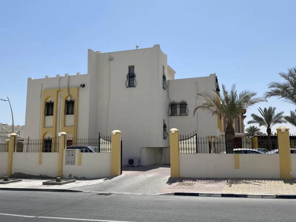 Коммерческий Готовая недвижимость Н/Ф Отдельная вилла  в аренду в Доха #13891 - 1  image 