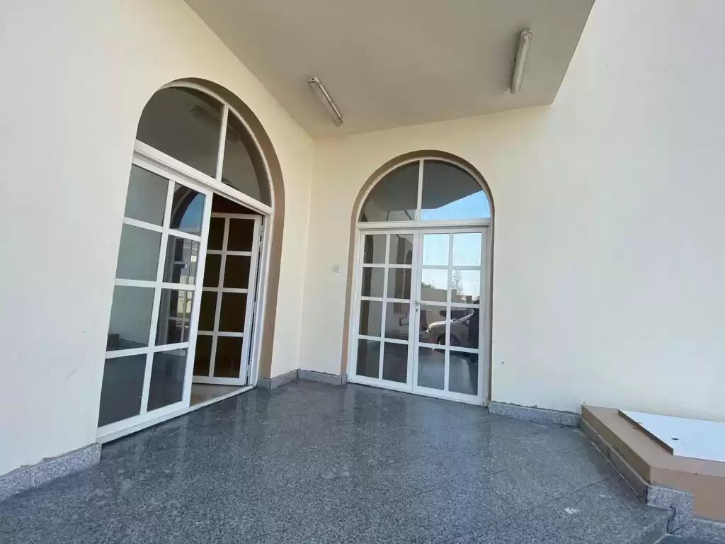 Residential Ready Property 1 Bedroom U/F Villa in Compound  for rent in Al Sadd , Doha #13896 - 1  image 