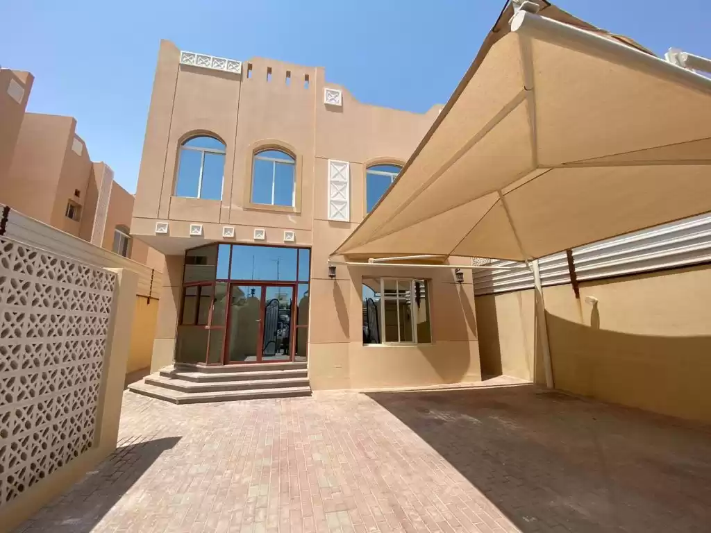 yerleşim Hazır Mülk 6 Yatak Odası U/F Müstakil Villa  kiralık içinde Al Sadd , Doha #13897 - 1  image 