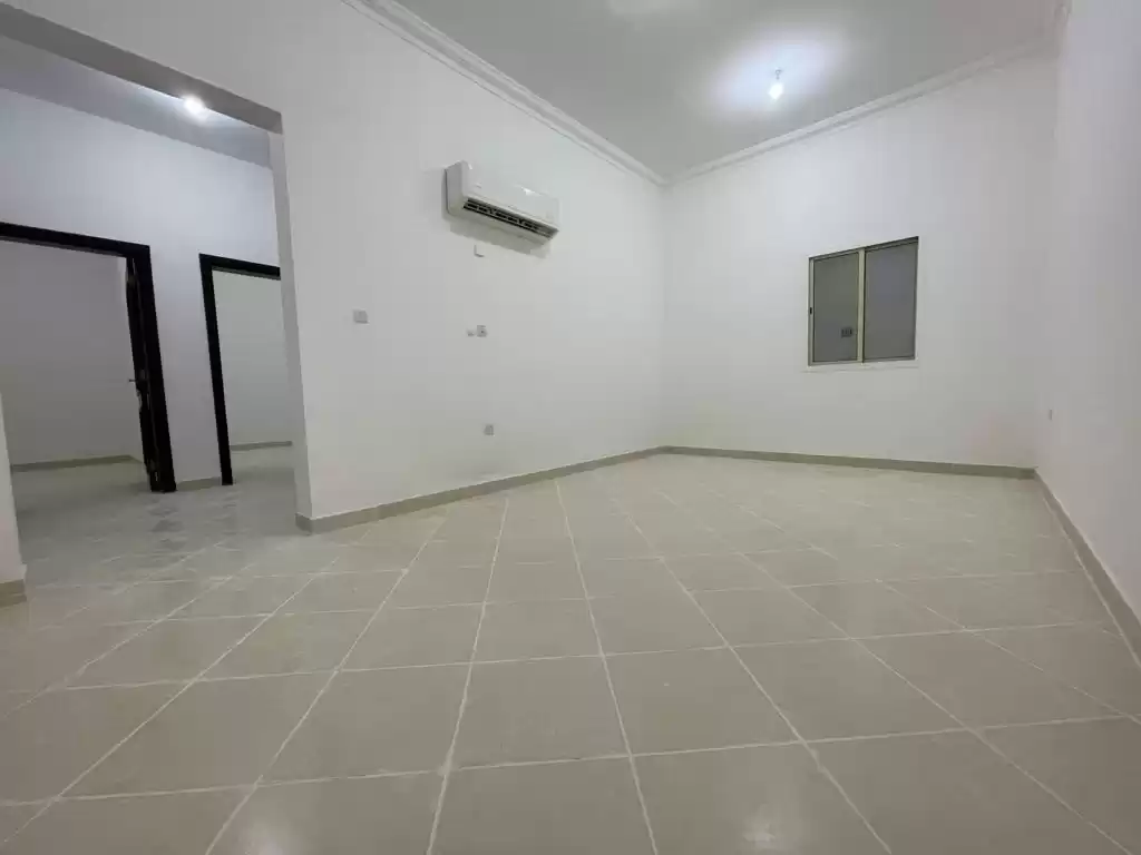 Wohn Klaar eigendom 2 Schlafzimmer U/F Wohnung  zu vermieten in Al Sadd , Doha #13902 - 1  image 