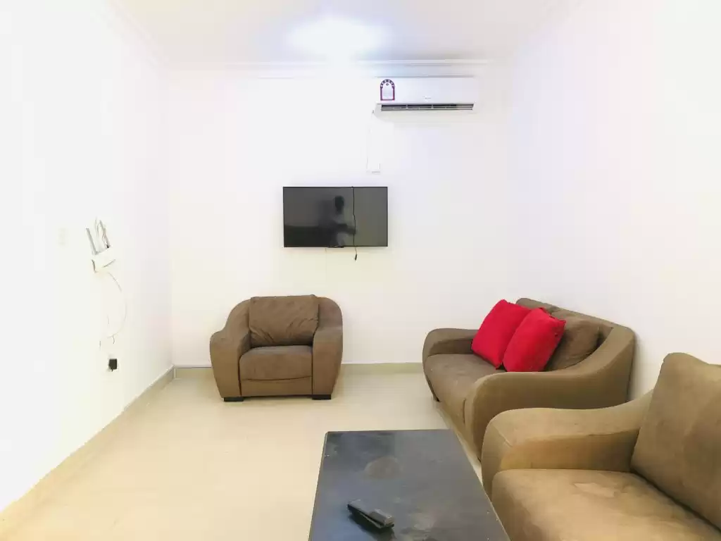 Residential Ready Property 2 Bedrooms F/F Apartment  for rent in Al Sadd , Doha #13916 - 1  image 