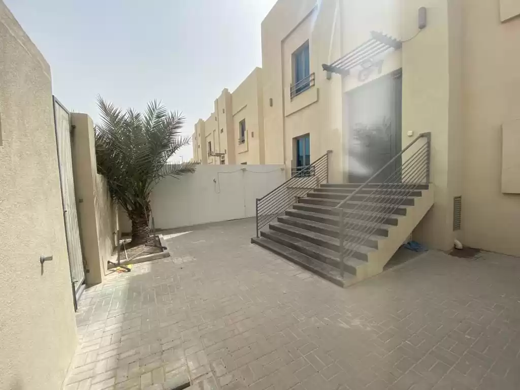 Résidentiel Propriété prête 3 chambres S / F Appartement  a louer au Al-Sadd , Doha #13924 - 1  image 