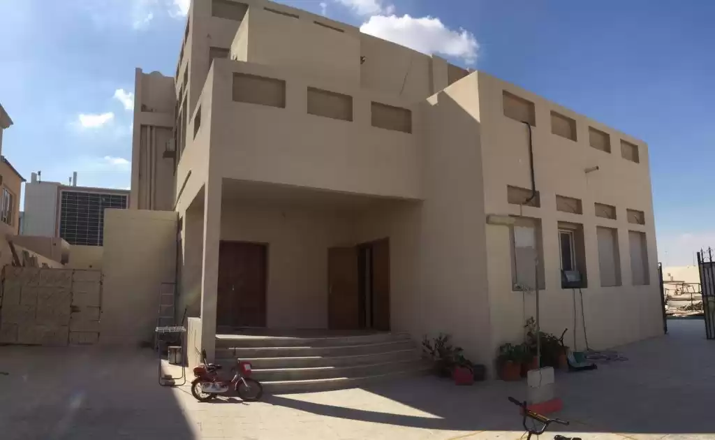 Жилой Готовая недвижимость 2 спальни Н/Ф Квартира  в аренду в Аль-Садд , Доха #13925 - 1  image 