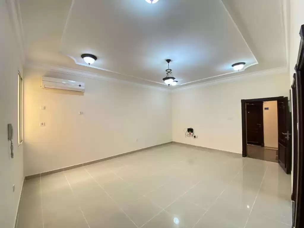 yerleşim Hazır Mülk 2 yatak odası U/F Apartman  kiralık içinde Al Sadd , Doha #13927 - 1  image 