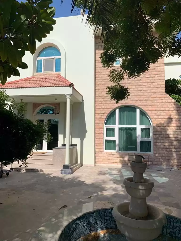 Résidentiel Propriété prête 5 chambres U / f Villa à Compound  a louer au Al-Sadd , Doha #13952 - 1  image 