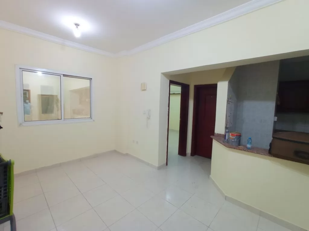 Residential Ready Property 1 Bedroom S/F Apartment  for rent in Doha-Qatar #13953 - 1  image 