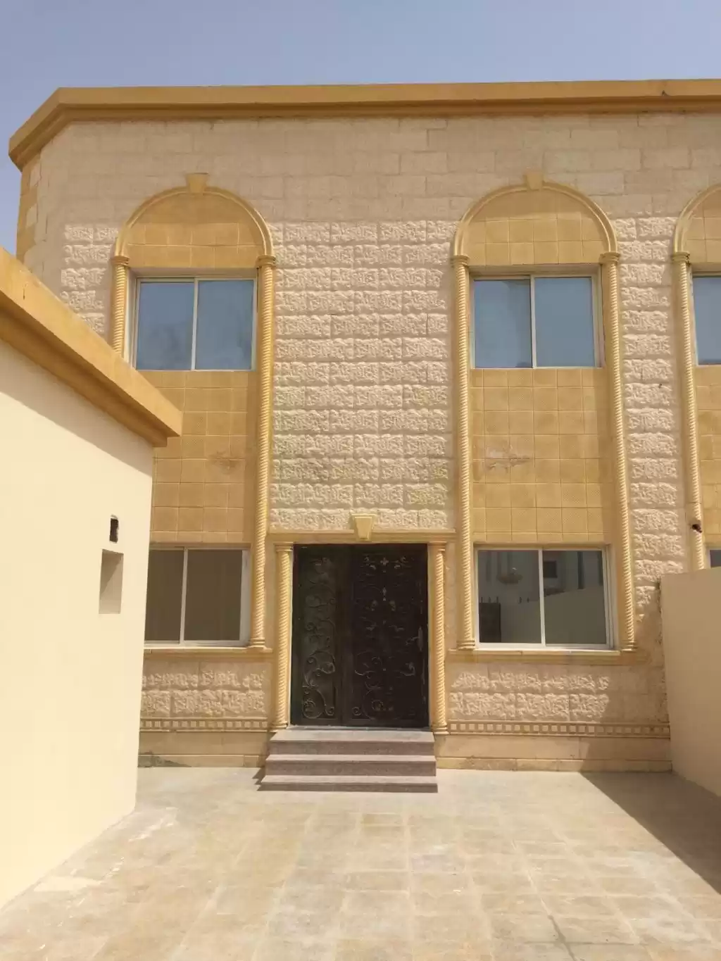 Жилой Готовая недвижимость 2 спальни Н/Ф Квартира  в аренду в Аль-Садд , Доха #13955 - 1  image 