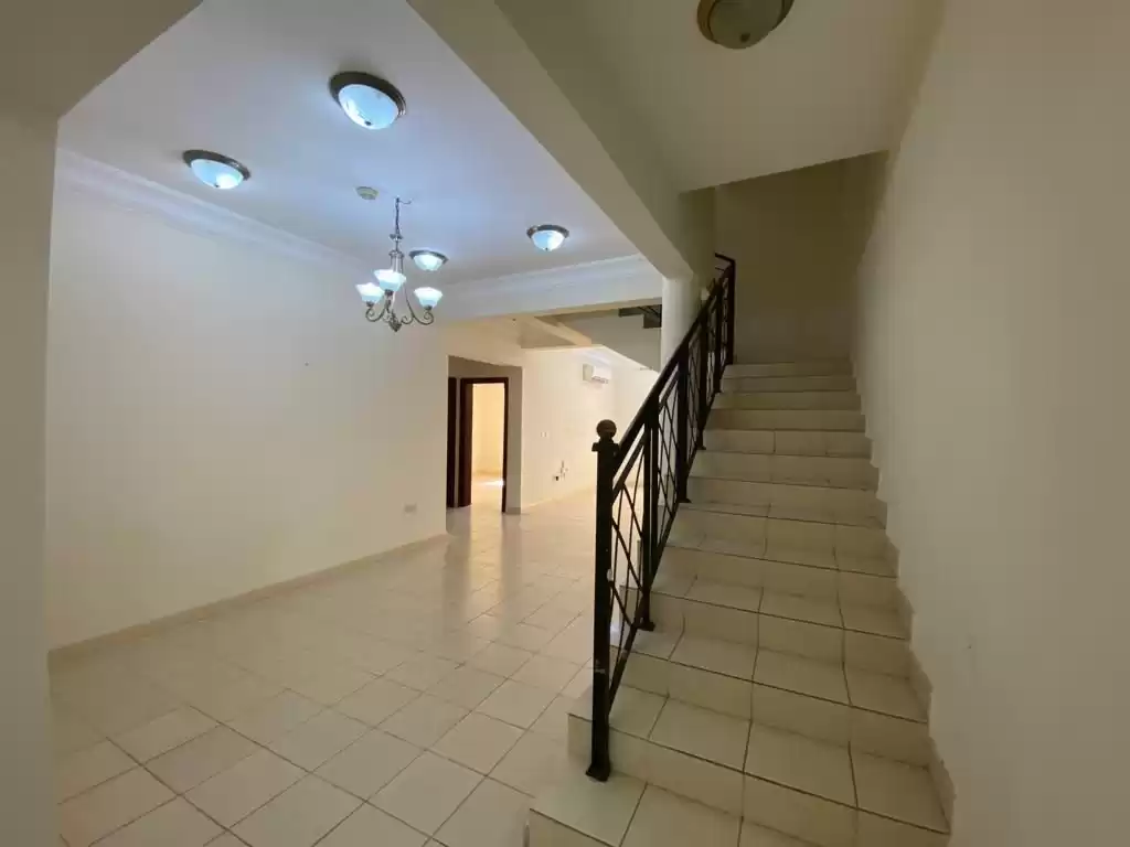 Résidentiel Propriété prête 3 chambres S / F Villa à Compound  a louer au Al-Sadd , Doha #13960 - 1  image 