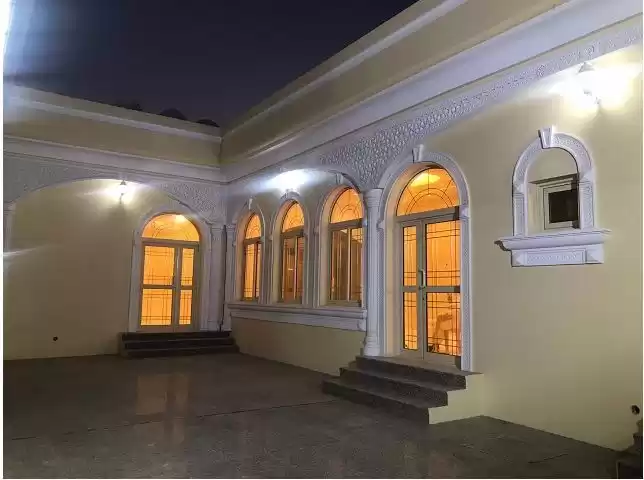 Résidentiel Propriété prête 7+ chambres U / f Villa autonome  à vendre au Al-Sadd , Doha #13983 - 1  image 